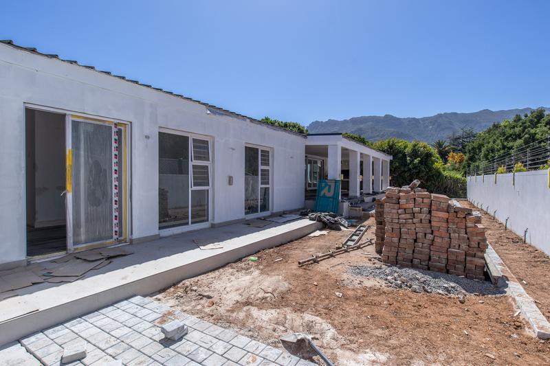 5 Bedroom Property for Sale in Constantia Western Cape